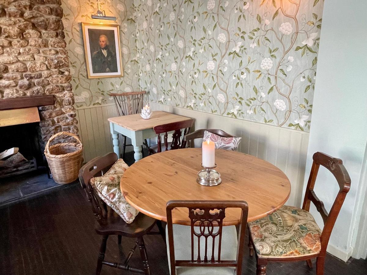 Lord Nelson Hotel Bridport Bagian luar foto